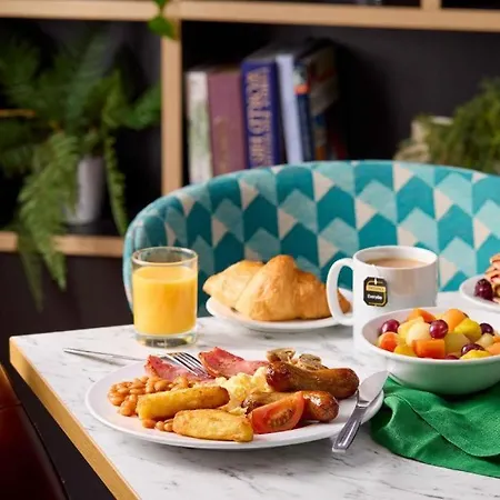 Travelodge West Park Hotel 3*