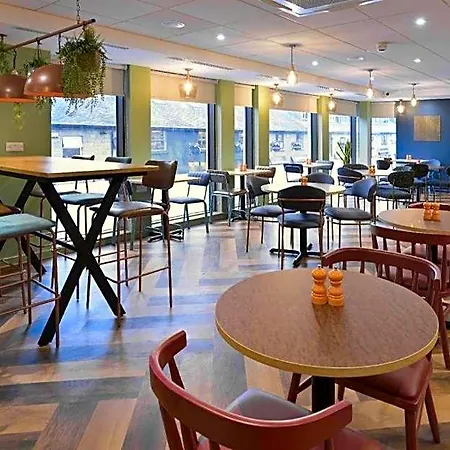 Travelodge West Park فندق 3*