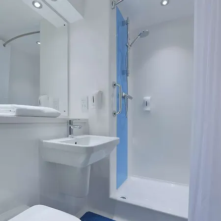 Travelodge West Park 3*