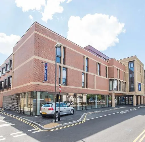 Travelodge West Park 3*