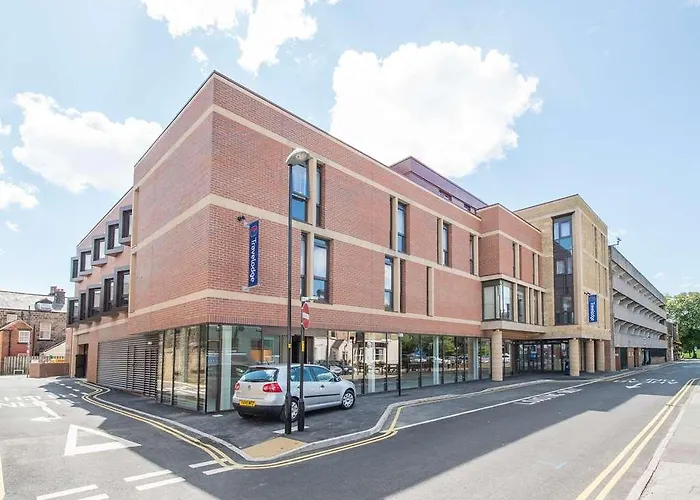 Travelodge West Park 3*