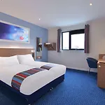 Travelodge West Park 3*