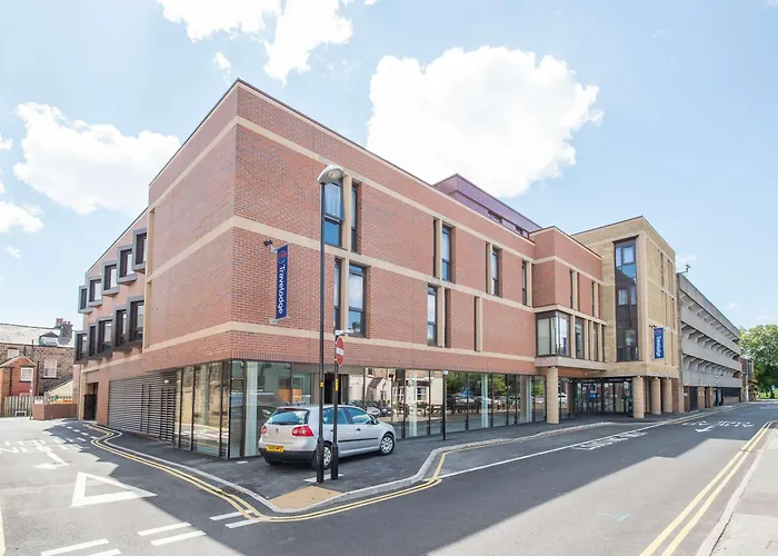 Travelodge West Park 3*